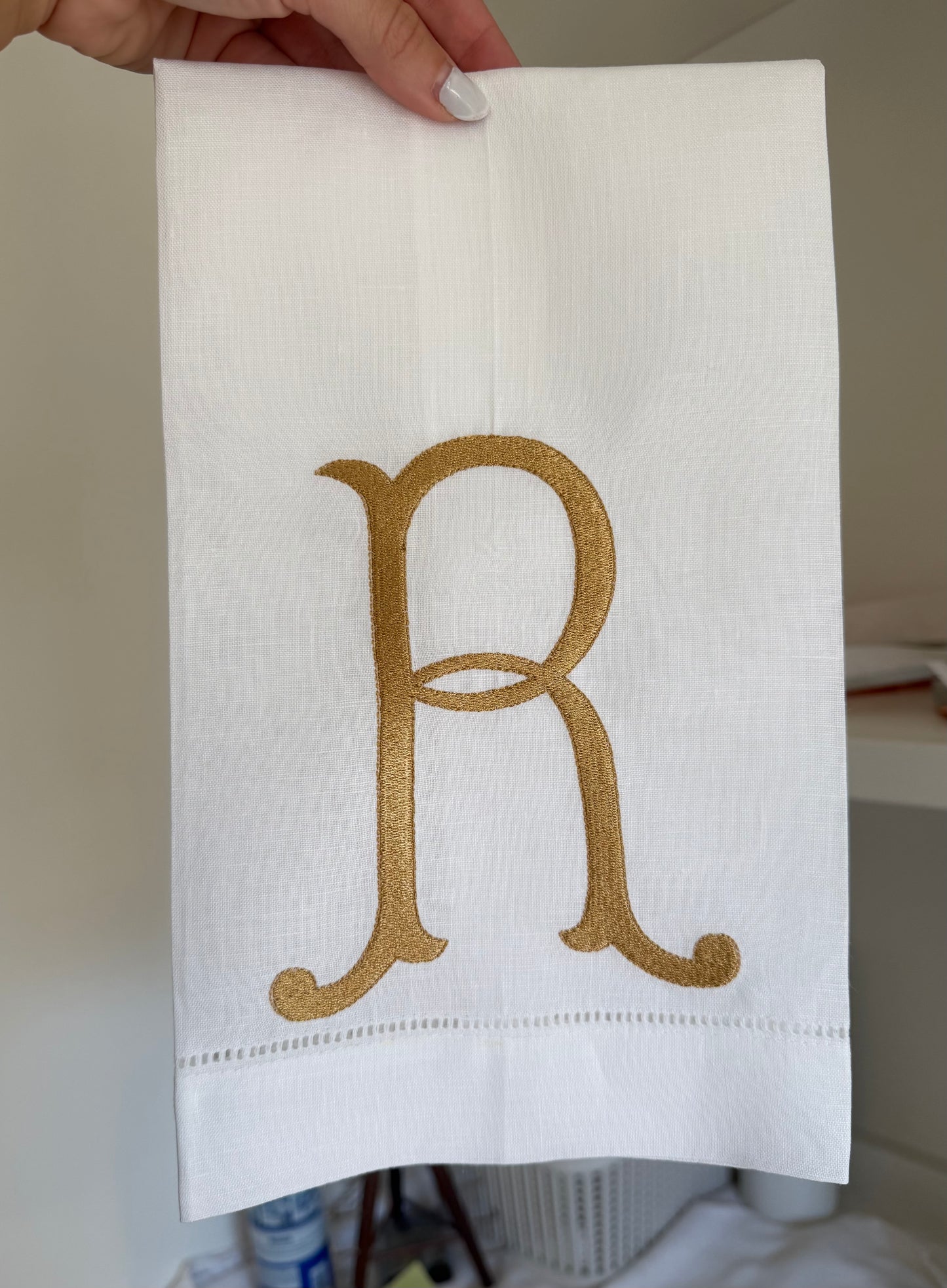 Romanesque solid towels